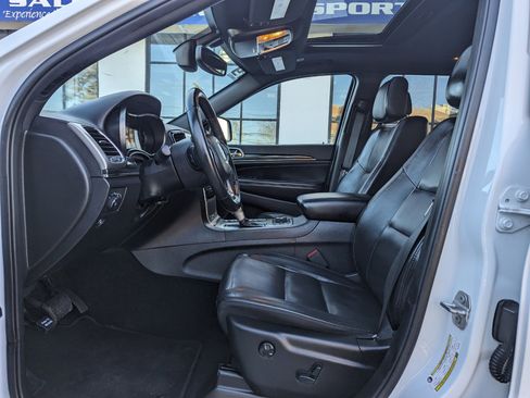 Used 2019 Jeep Grand Cherokee Limited image 26