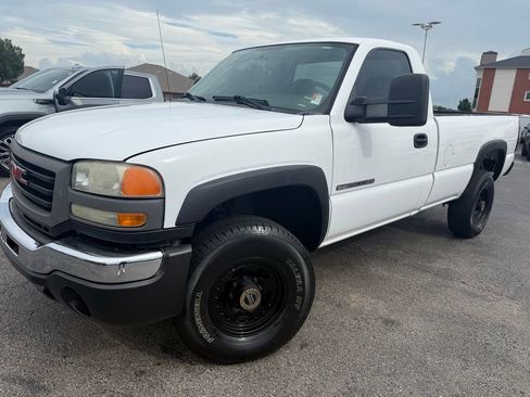 Used 2007 GMC Sierra 2500 W/T RWD image 2