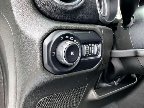 Used 2022 Jeep Wrangler Unlimited Sahara w/ LED Lighting Group AWD/4WD image 31
