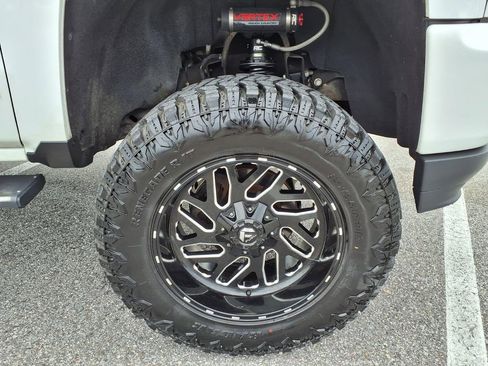 Used 2018 Chevrolet Silverado 1500 LT w/ All Star Edition AWD/4WD image 9