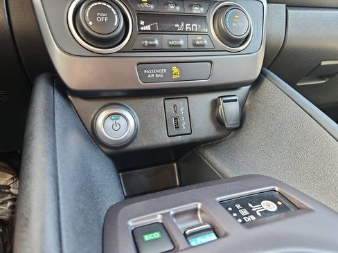 Used 2025 Nissan Leaf S FWD image 18