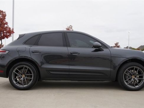 Used 2023 Porsche Macan image 10