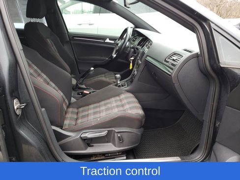 Used 2016 Volkswagen Golf S image 17