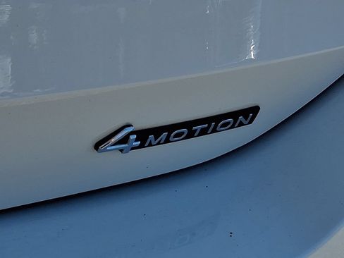 Used 2025 Volkswagen Tiguan SE w/ Panoramic Sunroof Package AWD/4WD image 32