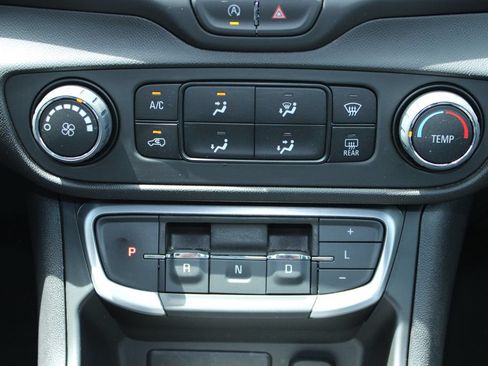 Used 2024 GMC Terrain SLE FWD image 21