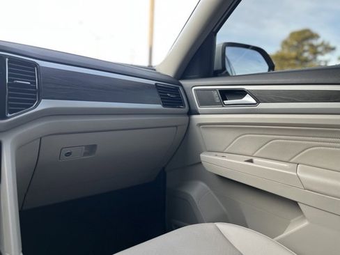 Used 2023 Volkswagen Atlas SE w/ Black Wheel Package image 28