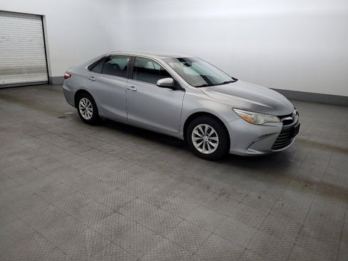 Used 2016 Toyota Camry LE FWD image 11