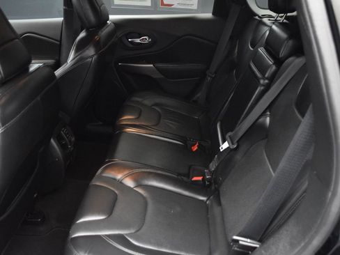 Used 2019 Jeep Cherokee Limited AWD/4WD image 19