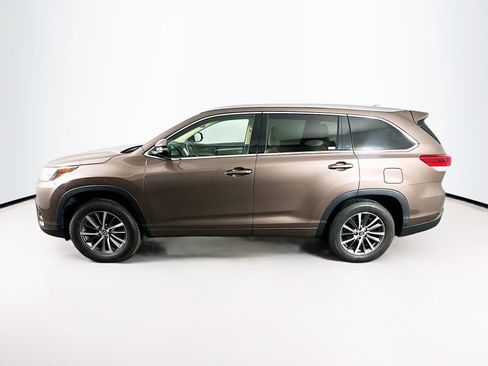 Used 2017 Toyota Highlander XLE FWD image 4