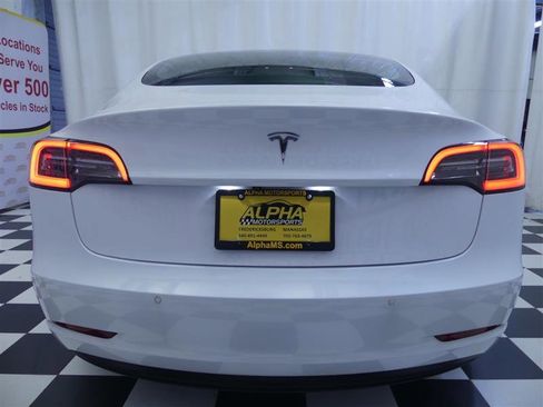 Used 2019 Tesla Model 3 Standard Range Plus image 5