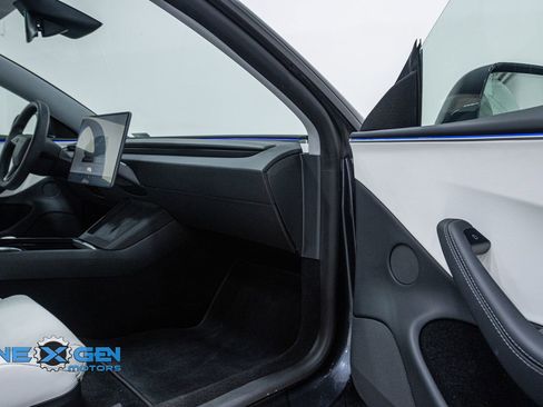 Used 2024 Tesla Model 3 Performance image 31