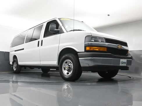 Used 2025 Chevrolet Express 3500 LT w/ LT Preferred Equipment Group RWD image 27