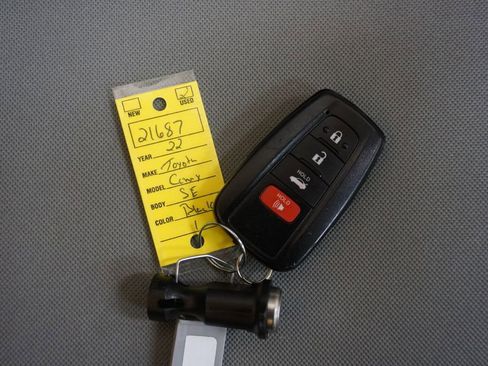 Used 2022 Toyota Camry SE w/ Convenience Package image 11