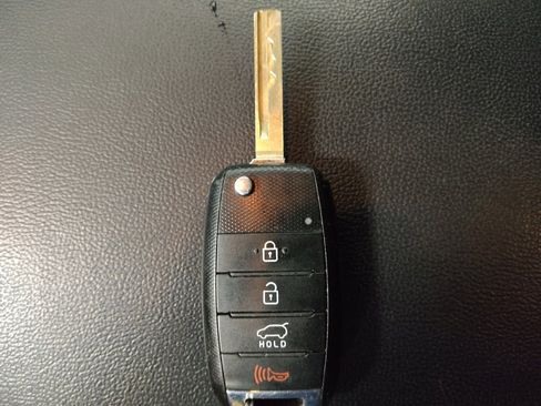 Used 2018 Kia Sorento FWD image 32