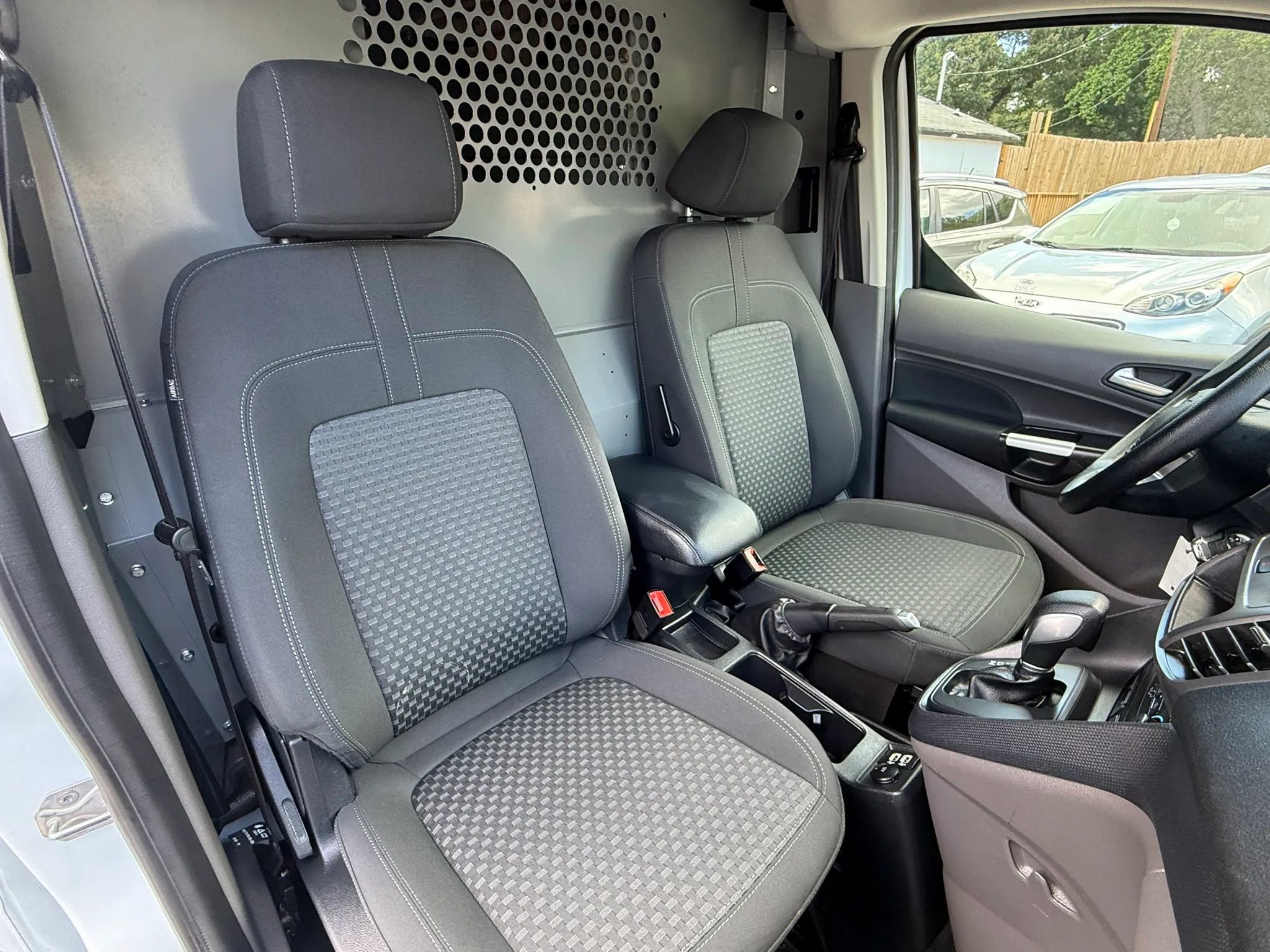 Used 2022 Ford Transit Connect XLT FWD image 13