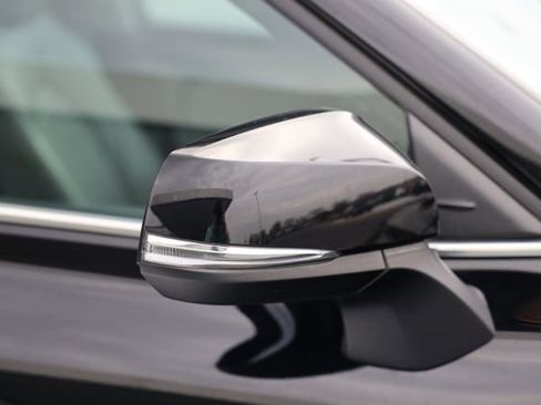 Used 2021 Toyota Highlander XLE image 8