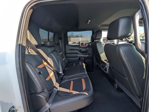 Used 2021 GMC Sierra 1500 AT4 w/ AT4 Premium Package image 9