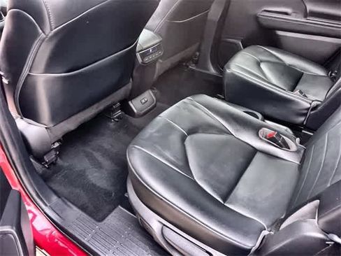 Used 2021 Toyota Highlander XLE image 33