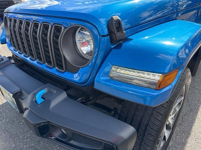 Used 2024 Jeep Wrangler Unlimited w/ Convenience Group AWD/4WD image 32
