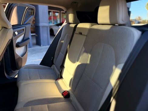 Used 2020 Volvo XC40 T5 Momentum w/ Protection Package Premier image 29