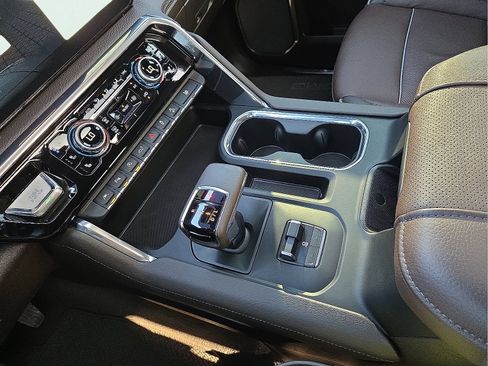 Used 2024 GMC Sierra 1500 Denali w/ Technology Package AWD/4WD image 25