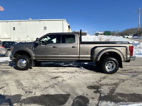 Used 2019 Ford F350 Lariat image 3