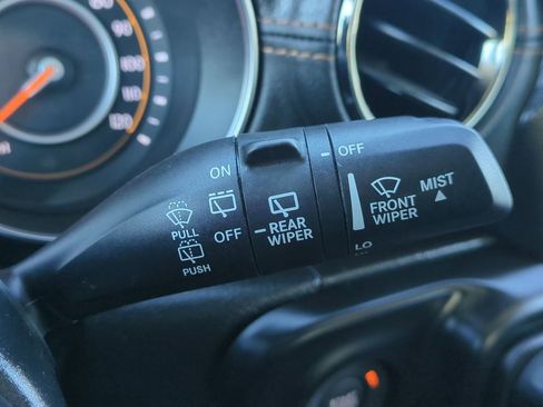 Used 2022 Jeep Wrangler Unlimited Sahara image 27