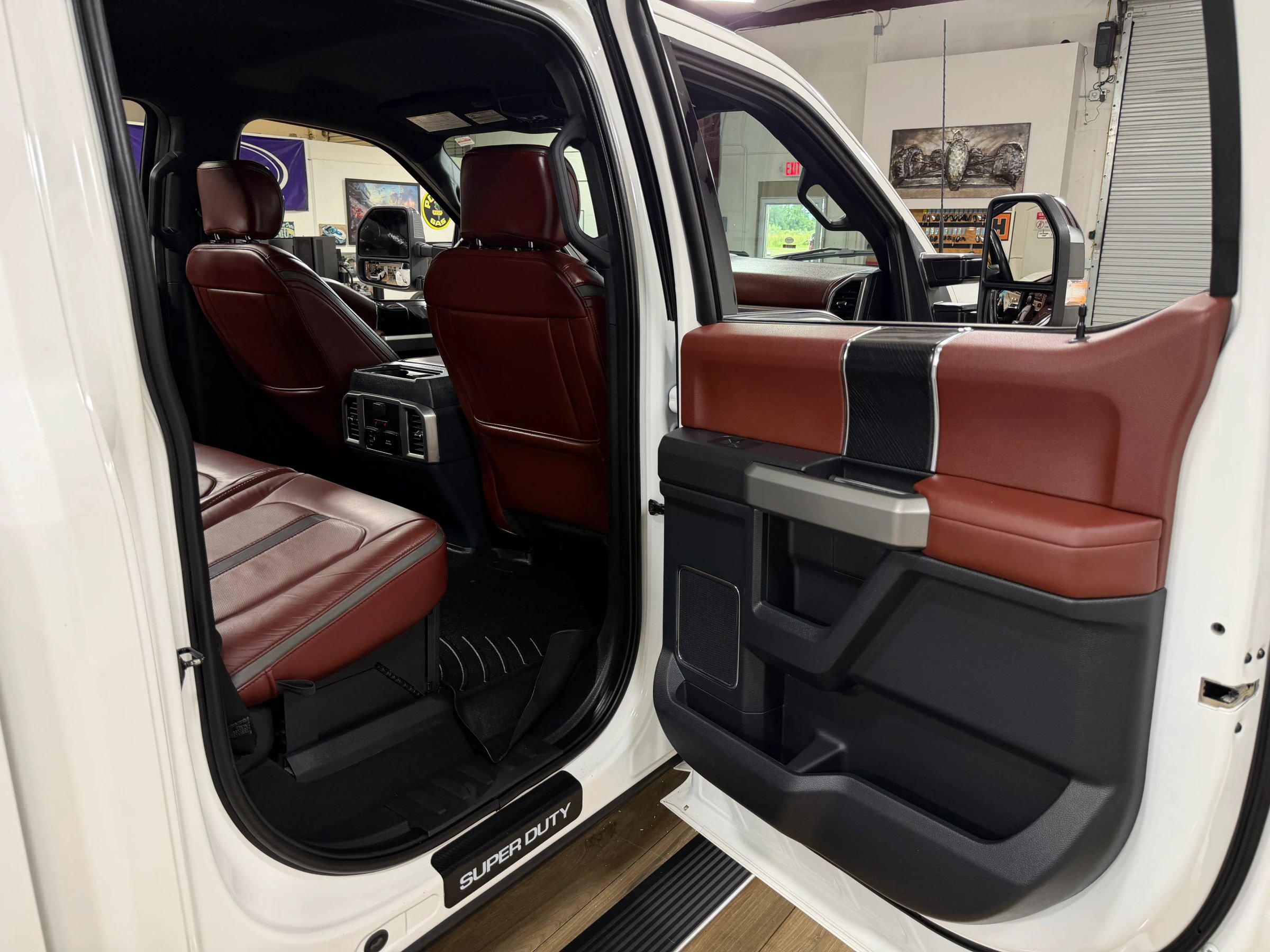 Used 2022 Ford F350 Platinum w/ FX4 Off-Road Package AWD/4WD image 18