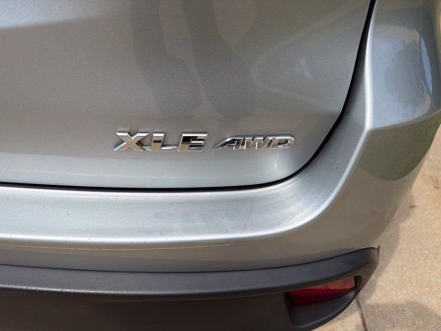 Used 2017 Toyota Highlander XLE AWD/4WD image 5