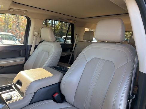 Used 2024 Ford Expedition Limited image 20