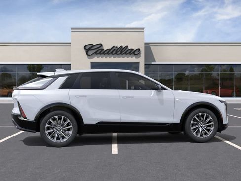Used 2027 Cadillac Lyriq Sport w/ LPO, Floor Liner Package AWD/4WD image 5