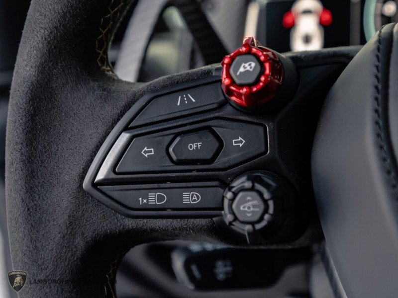 Used 2025 Lamborghini Revuelto AWD/4WD image 35