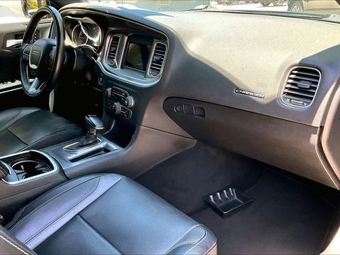 Used 2019 Dodge Charger SXT w/ Leather Interior Group RWD image 19