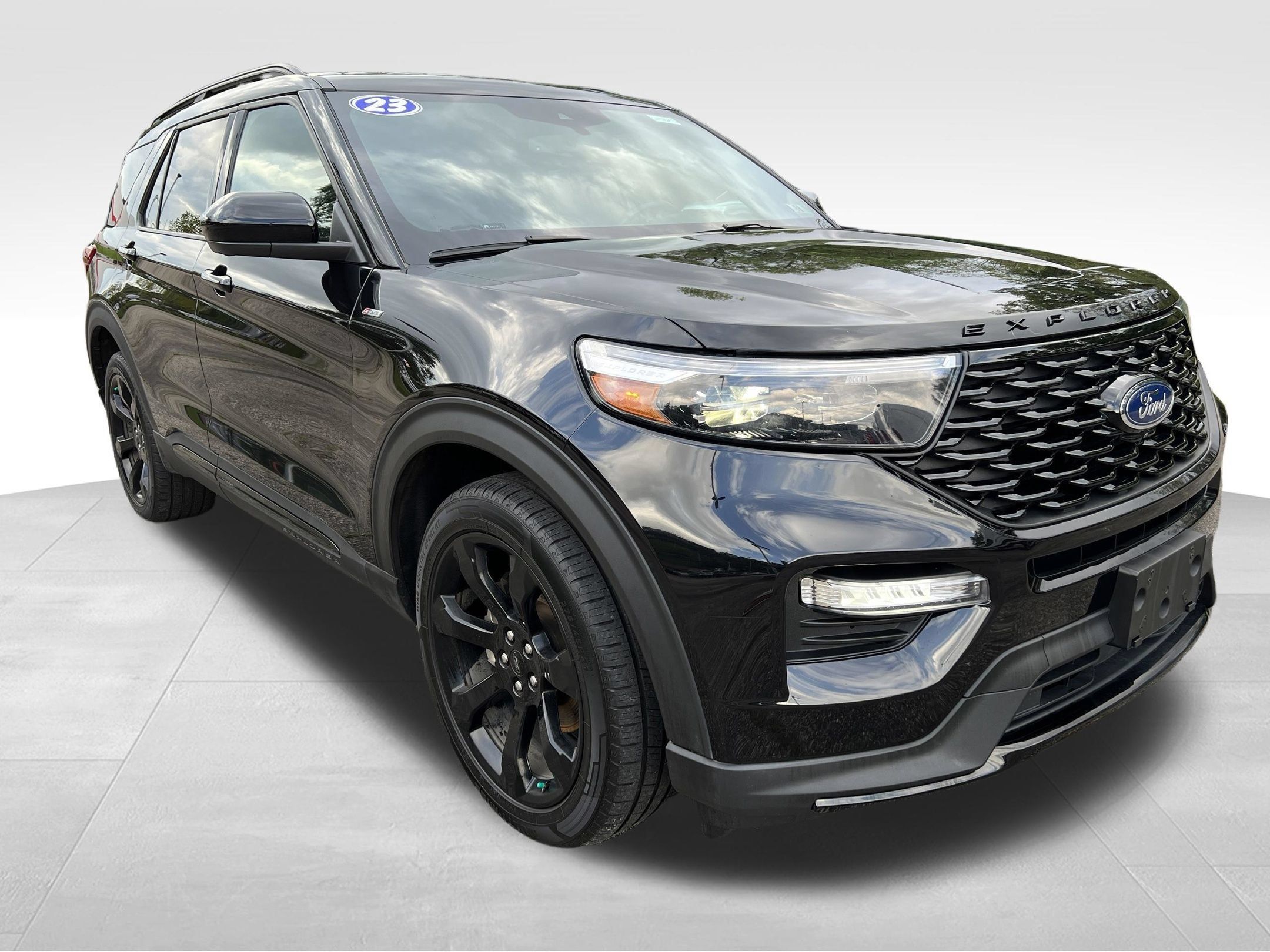 Used 2023 Ford Explorer ST-Line AWD/4WD image 4