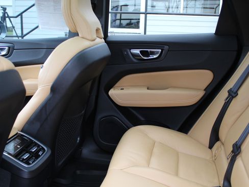 Used 2020 Volvo XC60 T5 Inscription w/ Protection Package Premier image 42