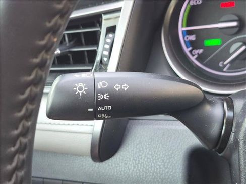 Used 2021 Toyota Camry SE FWD image 6