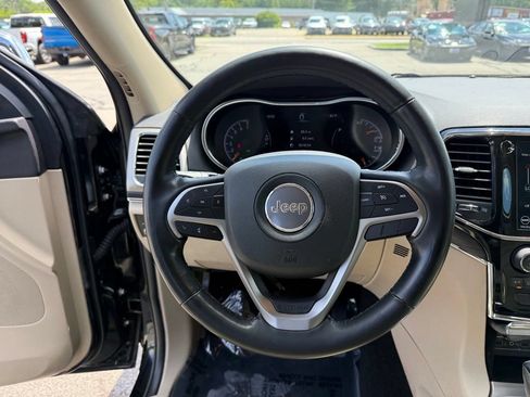 Used 2021 Jeep Grand Cherokee Limited AWD/4WD image 12