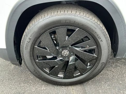 Certified 2025 Volkswagen Atlas SE w/ Panoramic Sunroof Package FWD image 9