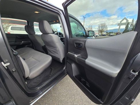 Used 2020 Toyota Tacoma SR5 AWD/4WD image 14