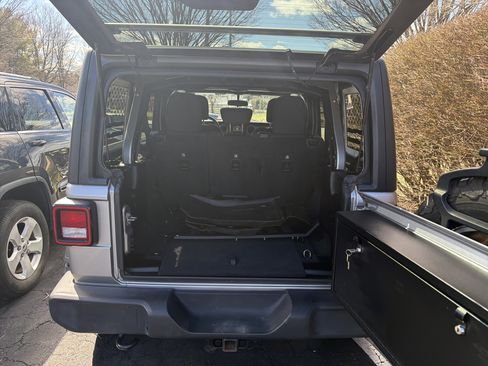 Used 2018 Jeep Wrangler Unlimited Sport S image 10