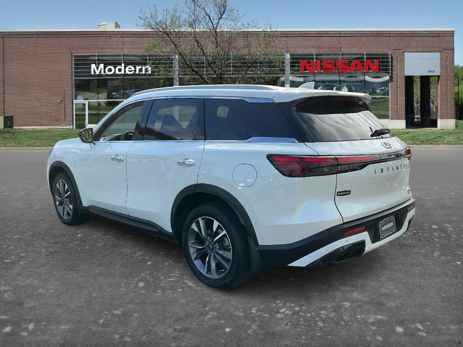 Used 2025 INFINITI QX60 Luxe FWD image 2