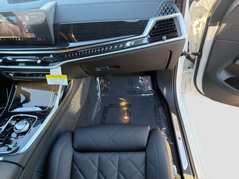 New 2026 BMW X7 xDrive40i w/ M Sport Package image 18