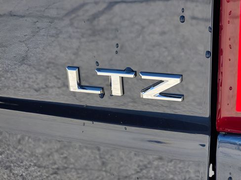 Used 2020 Chevrolet Silverado 1500 LTZ w/ LTZ Plus Package AWD/4WD image 14
