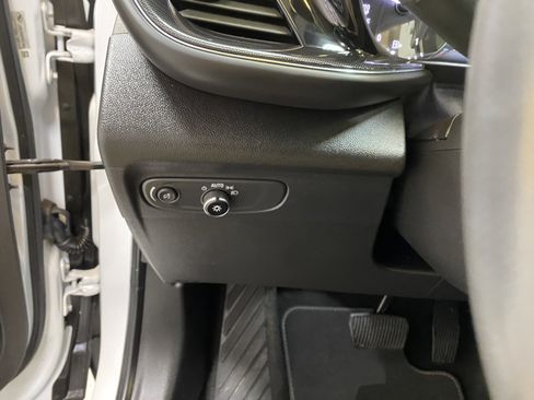 Used 2023 Buick Envision Essence image 33