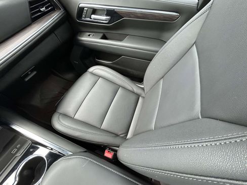 Used 2025 Chevrolet Tahoe Z71 w/ Comfort Package image 14