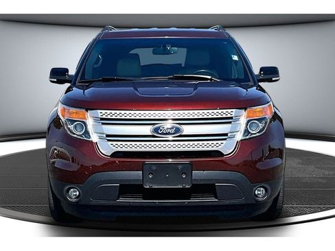 Used 2015 Ford Explorer XLT w/ Equipment Group 202A AWD/4WD image 4