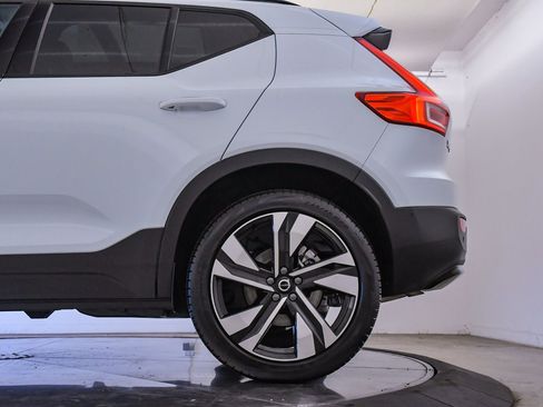 Used 2025 Volvo XC40 B5 Ultra w/ Climate Package image 10