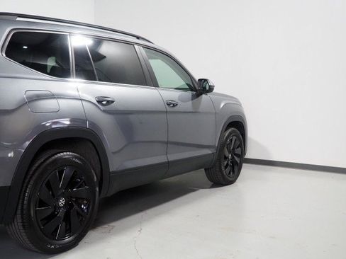 Used 2025 Volkswagen Atlas SE w/ Panoramic Sunroof Package FWD image 49