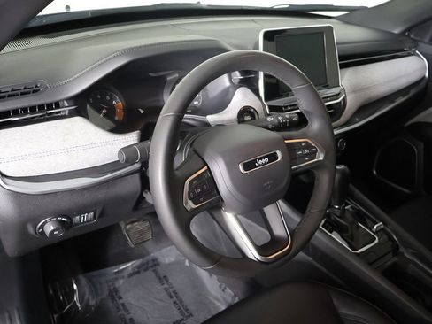 Used 2025 Jeep Compass Latitude AWD/4WD image 24