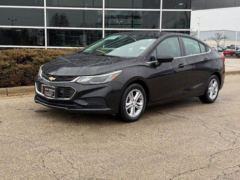 Used 2017 Chevrolet Cruze LT image 7